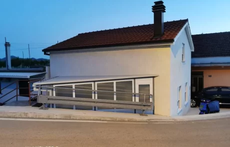 Rogotin kuća Pluto Fasada 003