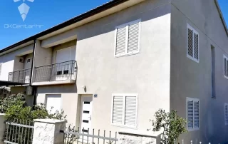 Tekuce Pluto Fasada Hvar 009